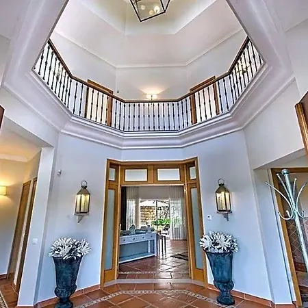 Sleeps 14 Pool Air Con Wifi *