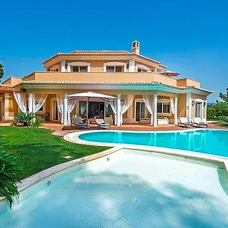 Sleeps 14 Pool Air Con Wifi
