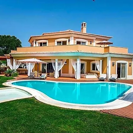 Sleeps 14 Pool Air Con Wifi