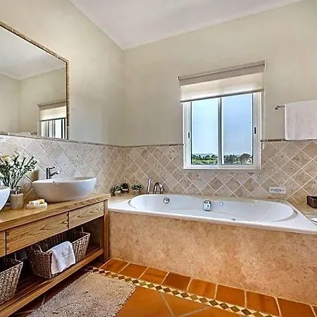 Villa Sleeps 14 Pool Air Con Wifi *