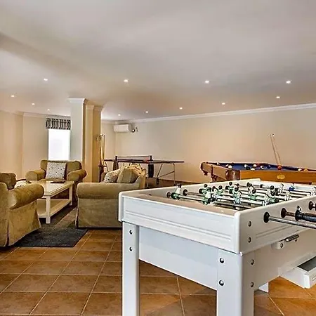 Sleeps 14 Pool Air Con Wifi 퀸타도라고