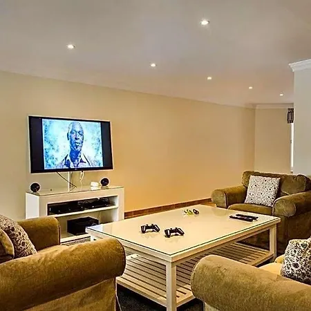 Sleeps 14 Pool Air Con Wifi 빌라