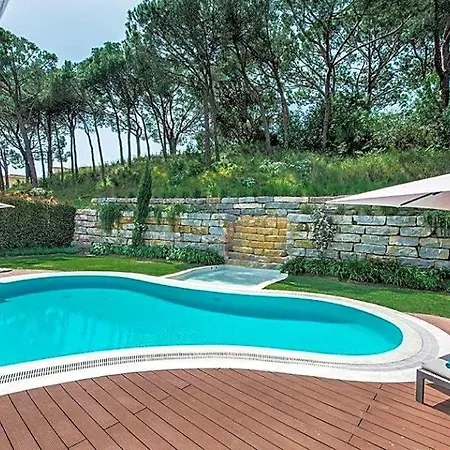 Sleeps 14 Pool Air Con Wifi